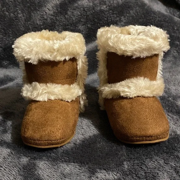 Cozy Brown Kids Boots Size 3 - Picture 4 of 8